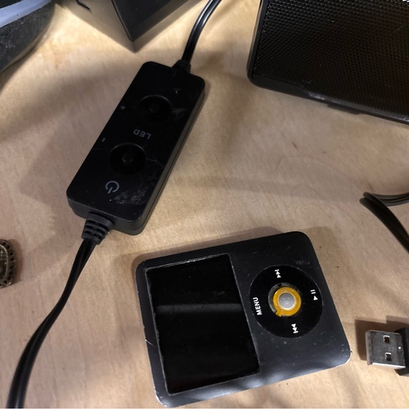 Lot of various black and Silver Tech Accessories devices and DVDs - Picture 10 of 12